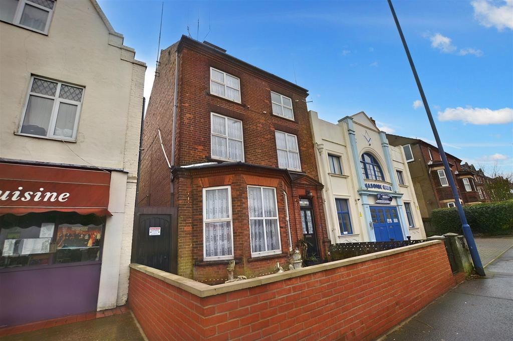 Cromer Road, Sheringham 7 bed detached house for sale £395,000