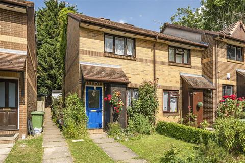 2 bedroom end of terrace house for sale, Richards Close, Bushey WD23