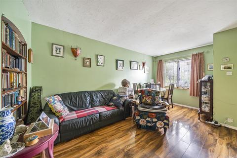 2 bedroom end of terrace house for sale, Richards Close, Bushey WD23