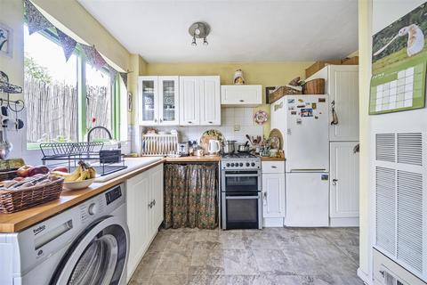 10 Richards Close, Bushey, WD23 4JB