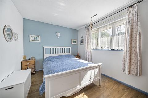 10 Richards Close, Bushey, WD23 4JB