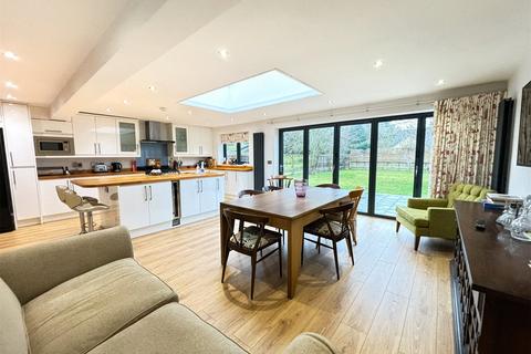 Courtlands Aston Road, Bampton, OX18 2AF