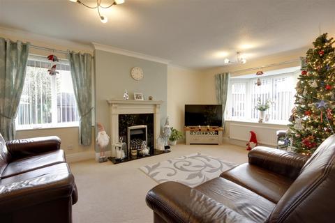 4 bedroom detached house for sale - The  Stray, South Cave