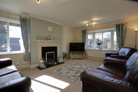 4 bedroom detached house for sale - The Stray, South Cave