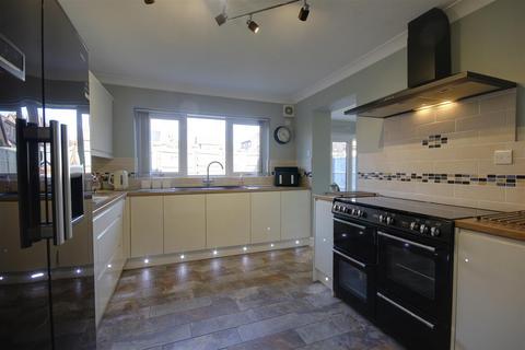 4 bedroom detached house for sale - The Stray, South Cave