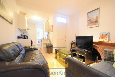 3 bedroom terraced house to rent - Winnie Road, Selly Oak, Birmingham B29