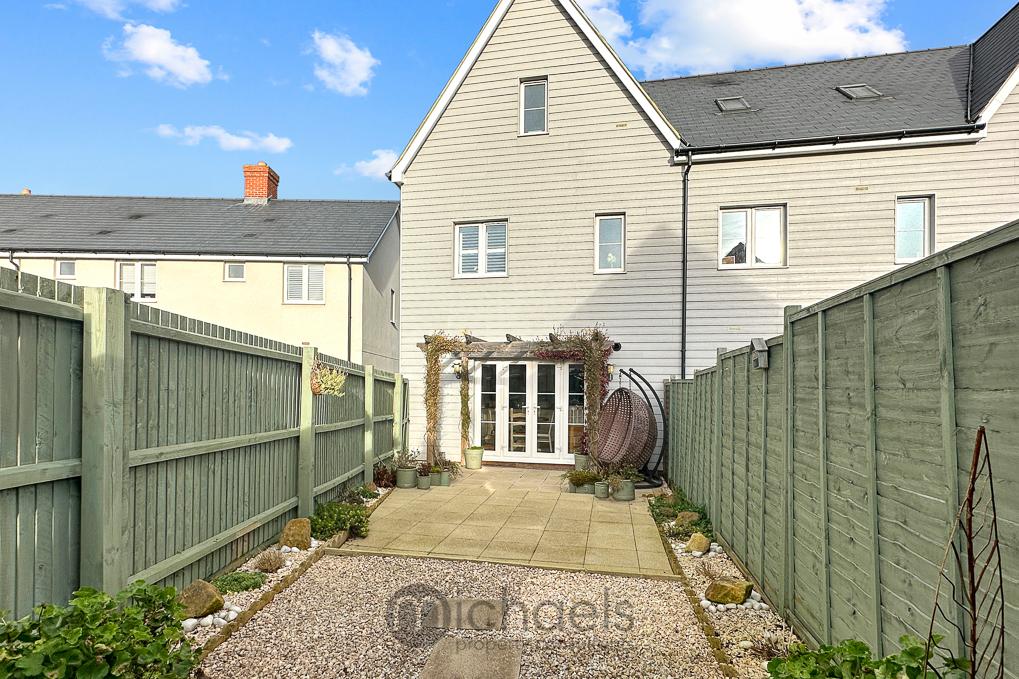 Outside, Garden, Garage &amp; Parking
