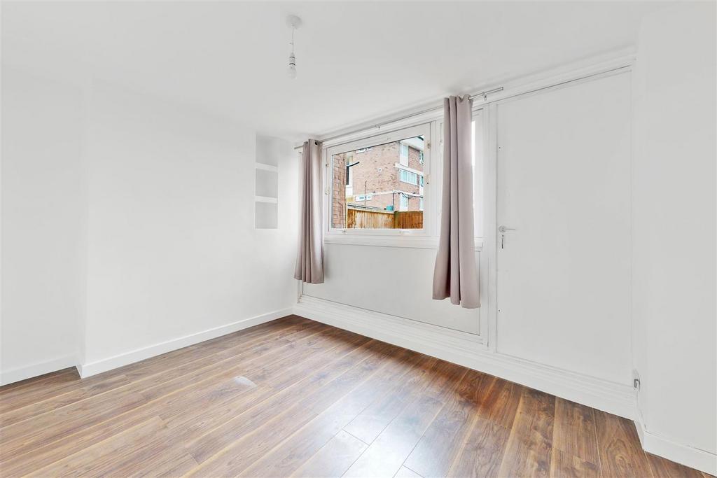 Fenwick Place, Clapham 2 bed maisonette - £1,750 pcm (£404 pw)