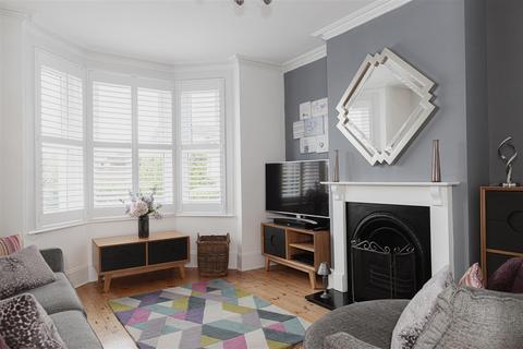 12 Oakhill Road, Reigate, RH2 7HA