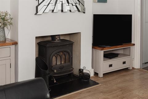 12 Oakhill Road, Reigate, RH2 7HA