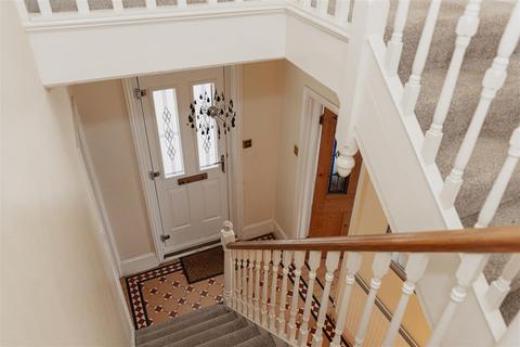 12 Oakhill Road, Reigate, RH2 7HA