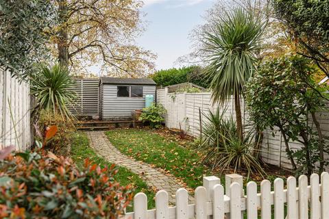12 Oakhill Road, Reigate, RH2 7HA
