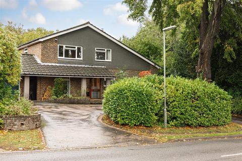 4 bedroom detached house for sale, Raglan Road, Reigate