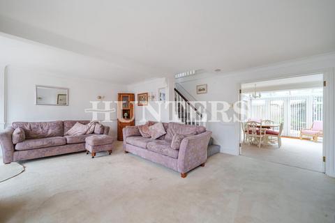 3 bedroom semi-detached house for sale, Wiltshire Avenue, Hornchurch