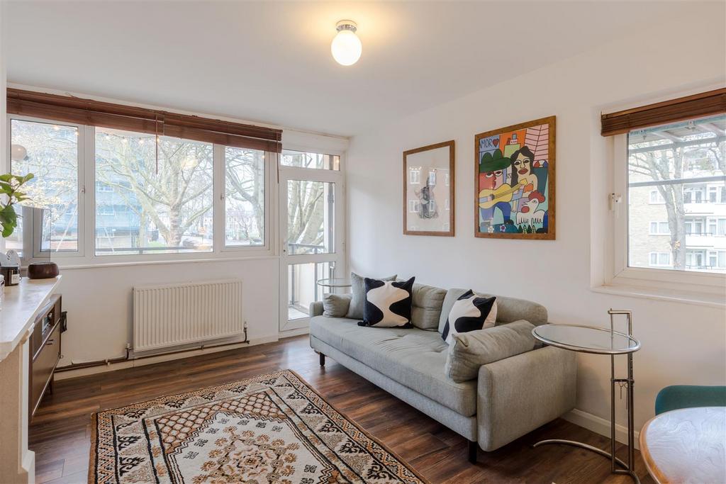 Highbury Quadrant, London, N5 3 bed apartment for sale £575,000