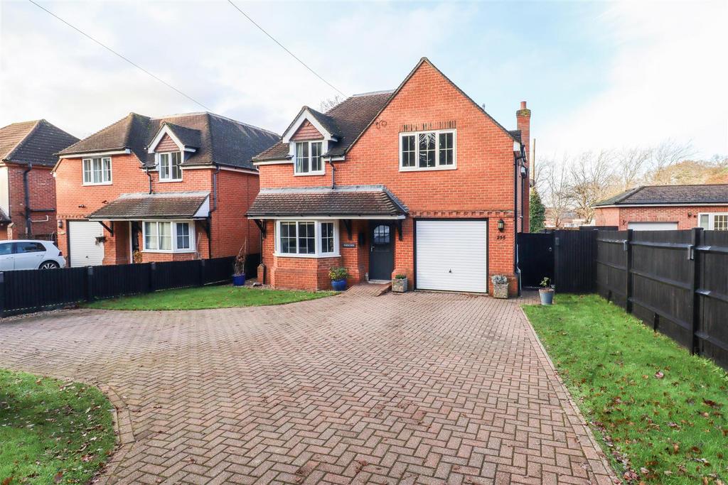 Aldershot Road, Church Crookham GU52 4 bed detached house for sale £