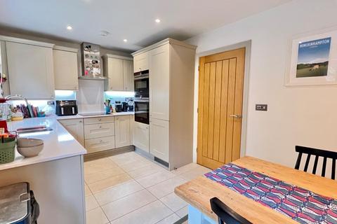 8 Amberley Ridge, Rodborough Common, Stroud, GL5 5DB