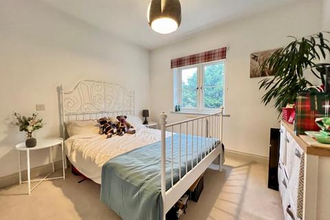 8 Amberley Ridge, Rodborough Common, Stroud, GL5 5DB