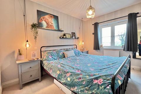 8 Amberley Ridge, Rodborough Common, Stroud, GL5 5DB
