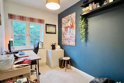 8 Amberley Ridge, Rodborough Common, Stroud, GL5 5DB