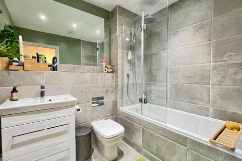 8 Amberley Ridge, Rodborough Common, Stroud, GL5 5DB