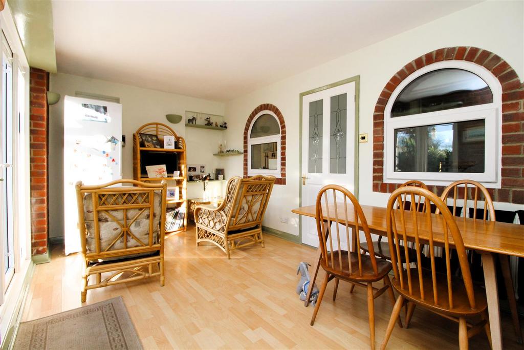 Bromstone Road, Broadstairs 4 bed detached bungalow for sale £550,000