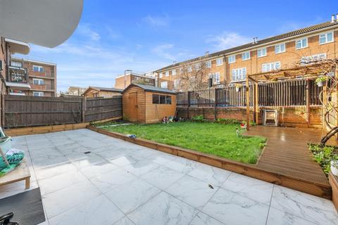 3 bedroom flat for sale, Milton Grove, London, N16