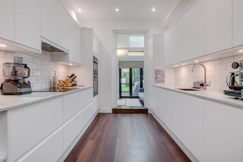 84 Hawksley Road, London, N16 0TJ