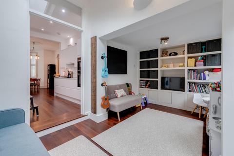 84 Hawksley Road, London, N16 0TJ