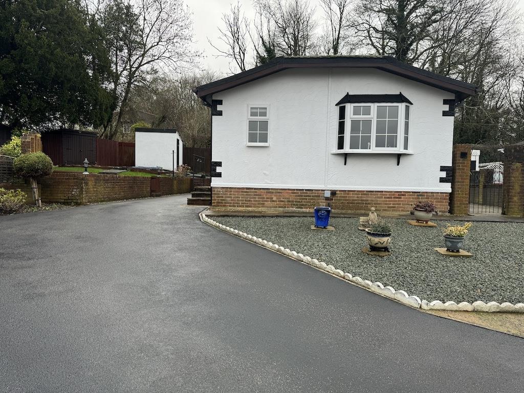 Boxhill Road, Tadworth 2 bed park home £299,950