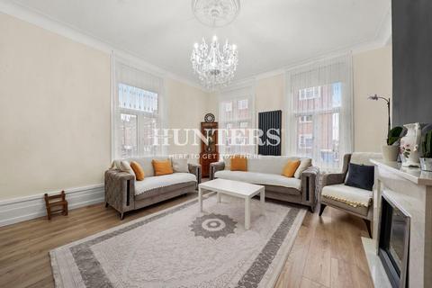 3 bedroom end of terrace house for sale, Green Lanes. London, N16