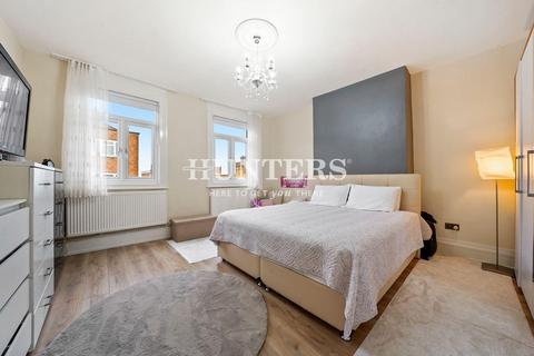 3 bedroom end of terrace house for sale, Green Lanes. London, N16