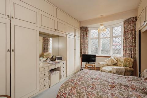64 Chestnut Avenue, Epsom, KT19 0SZ