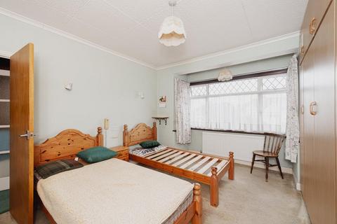 76 Elmstead Gardens, Worcester Park, KT4 7BE