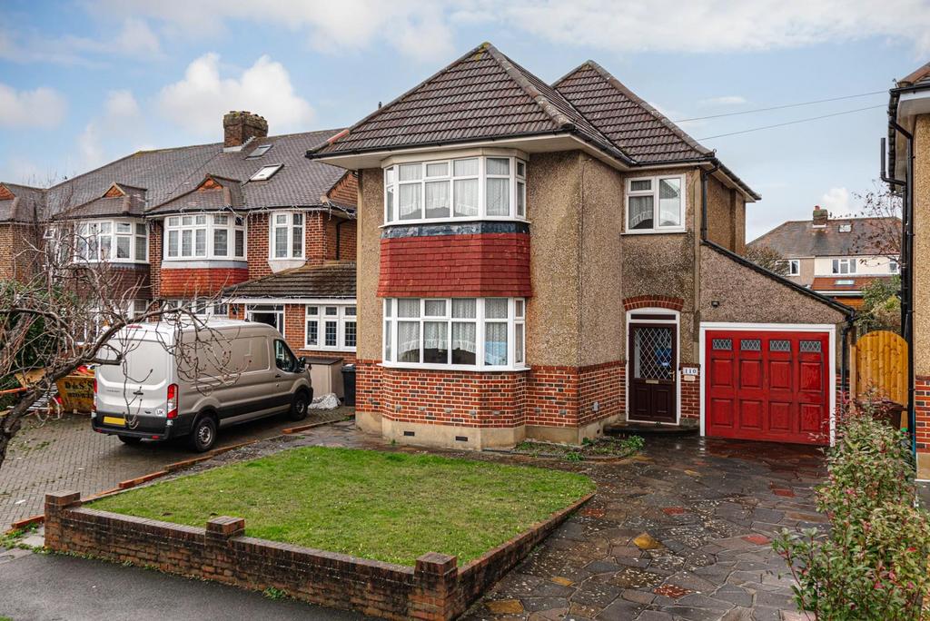 Seaforth Gardens, Stoneleigh 3 bed detached house £675,000