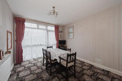 110 Seaforth Gardens, Epsom, KT19 0NP