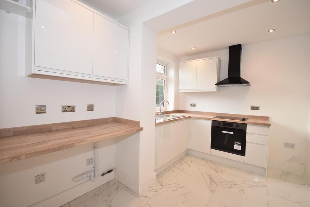 Kitchen 02.jpg