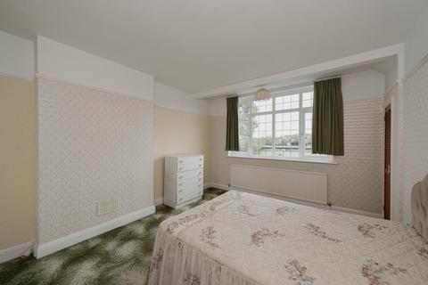 129 Waverley Road, Epsom, KT17 2LN