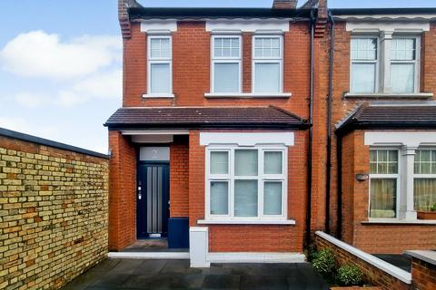 2b Balfour Grove, London, N20 0SJ