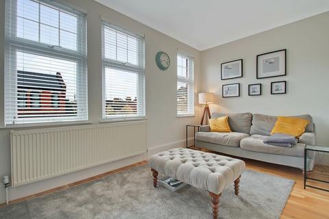 2b Balfour Grove, London, N20 0SJ