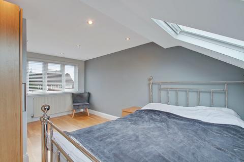 2b Balfour Grove, London, N20 0SJ