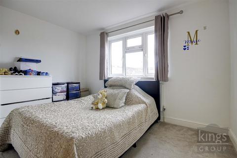 32 Winsbeach, London, E17 3SS