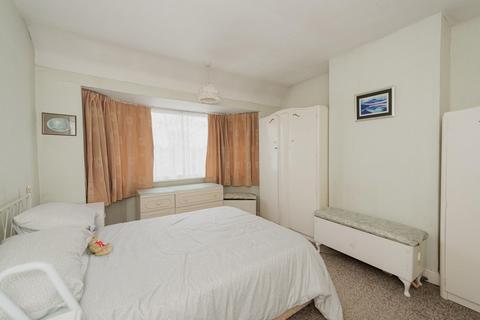 2 Kew Crescent, Cheam, Sutton, SM3 9RT