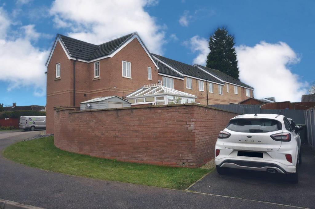 Chestnut Drive, Hollingwood, Chesterfield, S43 2LZ 3 bed detached house