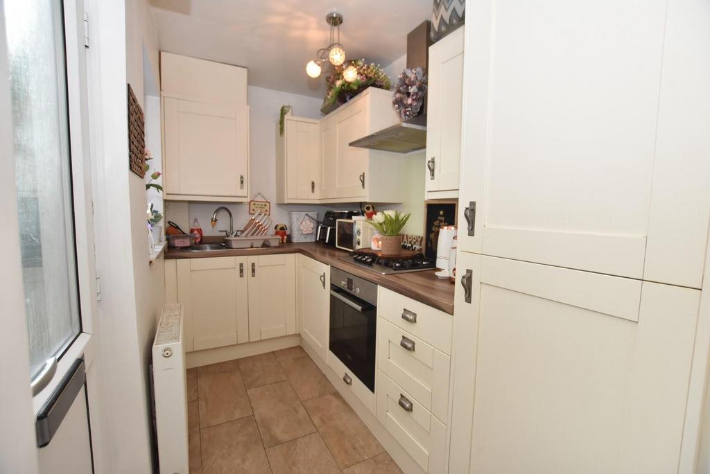 KITCHEN 02.jpg