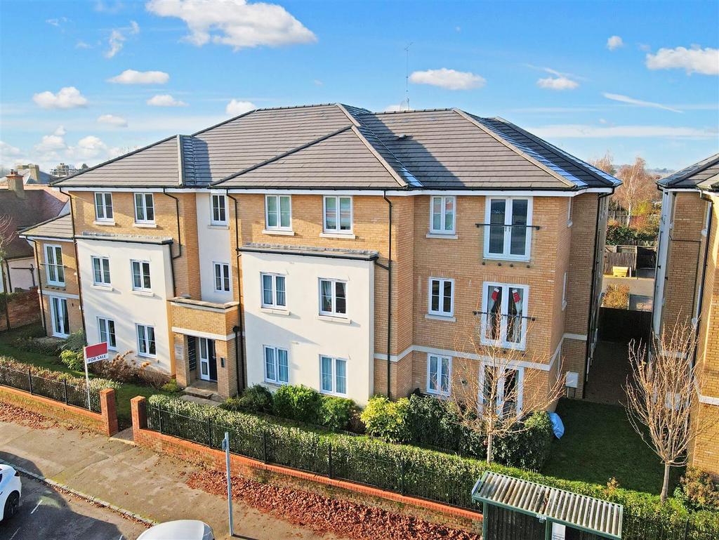 Aylesbury Street, Bletchley, Milton Keynes 2 bed flat for sale £225,000