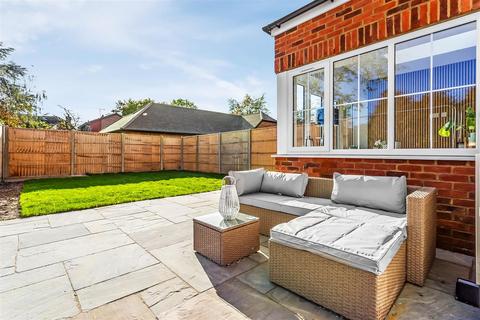 3 bedroom house for sale - ASHTEAD, KT21