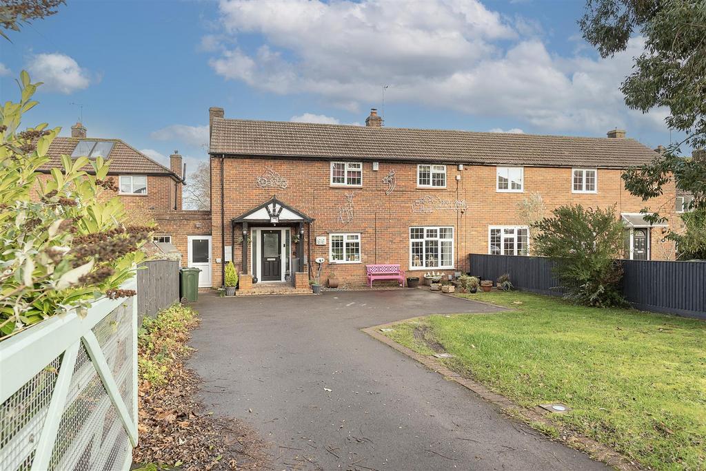 Berkeley Avenue, Chesham HP5 3 bed semidetached house for sale £699,950