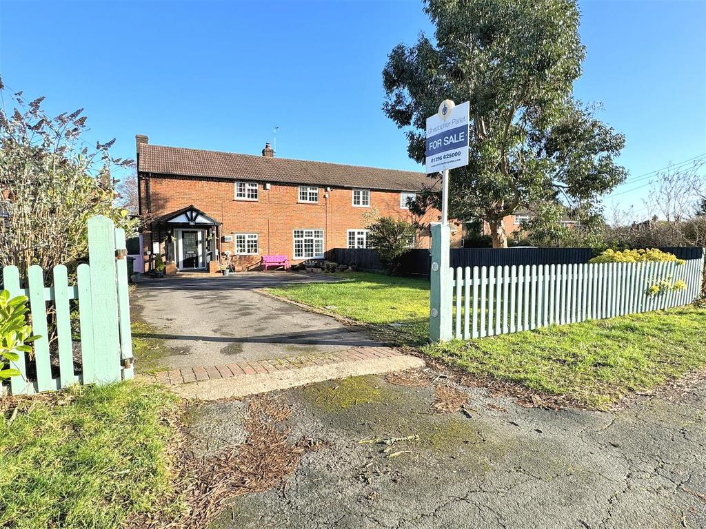 Berkeley Avenue, Chesham HP5 3 bed semidetached house for sale £650,000