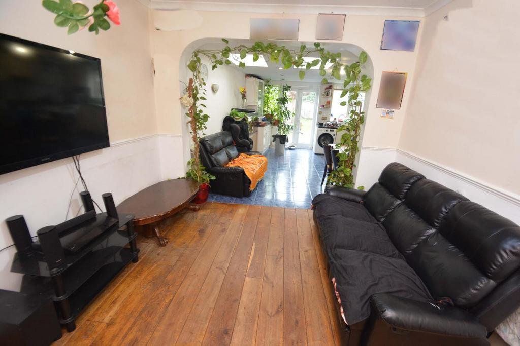 Somervell Road, South Harrow, HA2 8TZ 3 bed semidetached house for